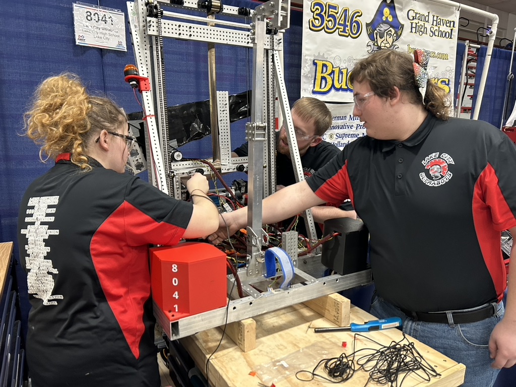 Students working on STEM project